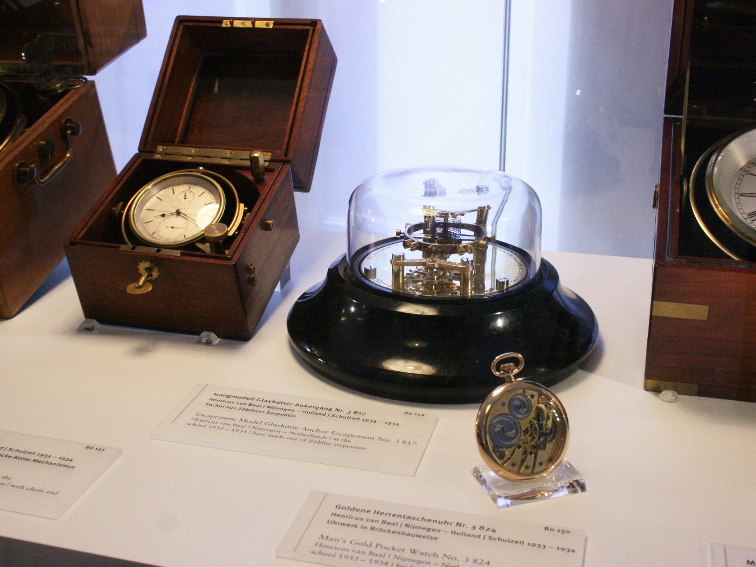 thumbWerkstücke von H. van Baal, Tischchronometer, Gangmodell und Taschenuhr ausgestellt im Deutschen Uhrenmuseum Glashütte