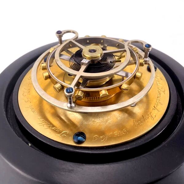 Datei:Tilmann von dem Knesebeck, Gangmodell der Federchronometerhemmung mit fliegendem Tourbillon nach Alfred Helwig, 1979 (4).jpg