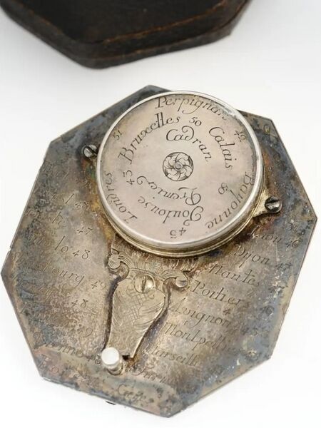Datei:Menant à Paris, Silberne Äquatoriale Sonnenuhr, circa 1780 (3).jpg