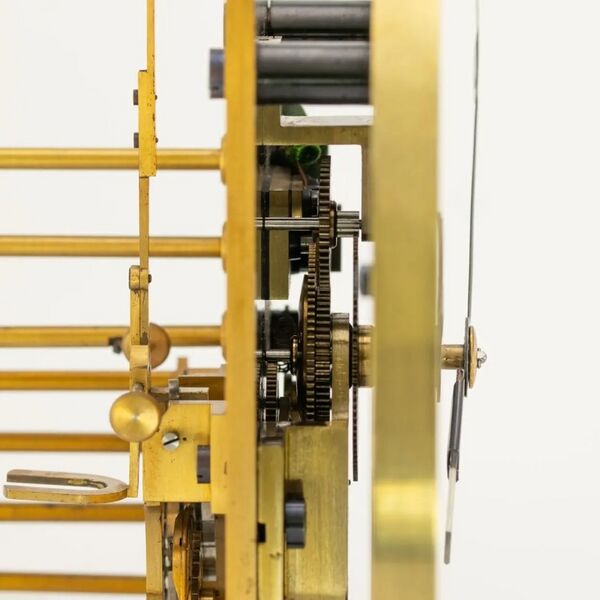Datei:Peyer, Favarger & Cie. elektrische Präzisionspendeluhr mit elektrischer Hemmung nach Hipp mit hängender Palette und Nebenuhr ca. 1920 (09).jpg