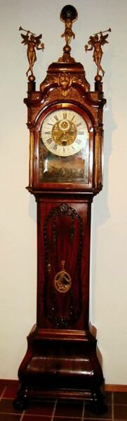 Datei:Amsterdamer Bodenstanduhr Jan Henkels Amsterdam ca. 1770 (01).jpg