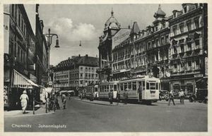 Chemnitz Johannisplatz mit Straßenbahn.jpg