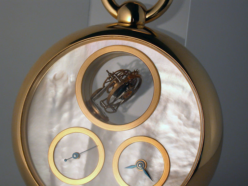 Datei:Double Axis Tourbillon pocketwatch cutting out.jpg