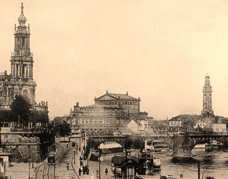Datei:Dresden Semperoper 1905.jpg