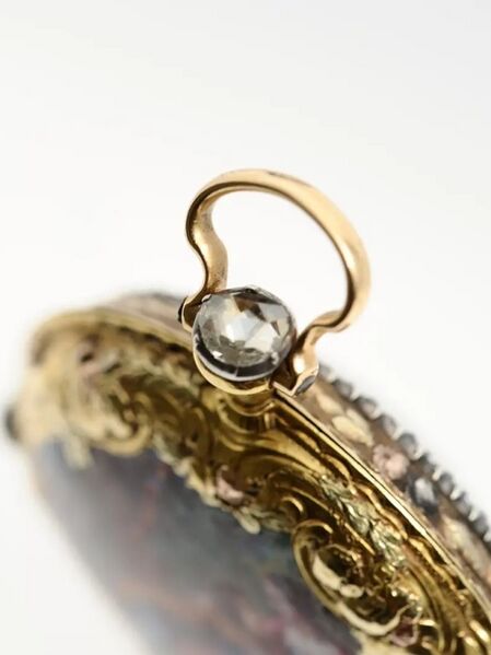 Datei:John Marie, London, Werk Nr. 402, Goldemail-Spindeltaschenuhr à quatre couleurs, circa 1770 (5).jpg
