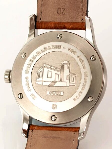 Datei:Wempe Glashütte, Chronometer Zeitmeister - Sondermodell Uhrenmagazin, 010-1000 ca. 2010 (04).jpg