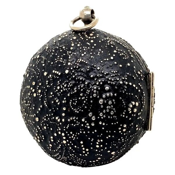 Datei:Yver à Angouleme Oignon Spindeltaschenuhr mit zentralem Aufzug ca. 1690 (3).jpg