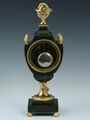 Gaston Jolly á Paris, Directoire Amphoren Vasen-Pendule mit Armillarsphäre, ca. 1790 (7).jpg