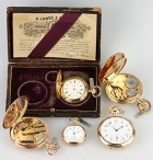 de vijf teruggevonden horloges