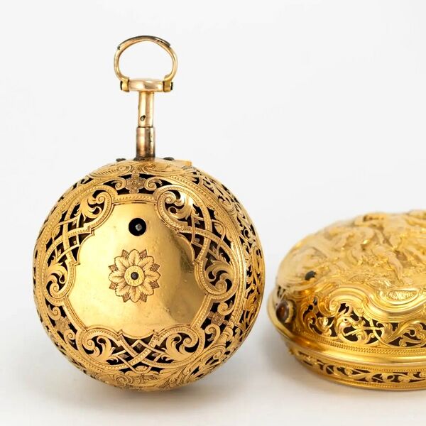 Datei:John Pyke Repousée Doppelgehäuse-Spindeltaschenuhr, ca. 1750 (4).jpg