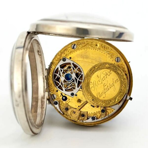 Datei:A. Sarde in Christatshofen, Taschenuhr mit Regulatorzifferblat ca. 1780 (3).jpg