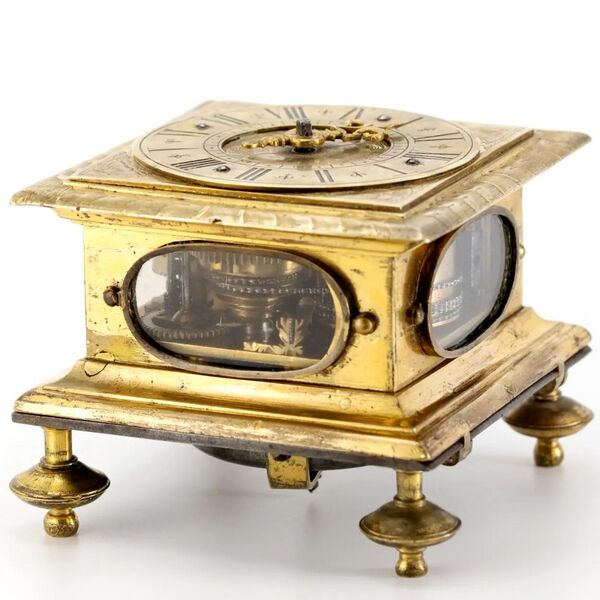 Datei:Johann Michael Brügel, quadratische Bamberger Barock Horizontal-Tischuhr mit Stundenselbstschlag, ca. 1680 (06).jpg