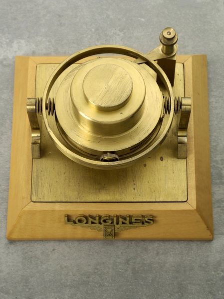 Datei:Longines Chronometro, Werk Nr. 10188538, Cal. 24.99, circa 1956 (03).jpg