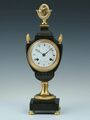 Gaston Jolly á Paris, Directoire Amphoren Vasen-Pendule mit Armillarsphäre, ca. 1790 (1).jpg