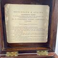 Brockbank & Atkins, Londoner Schiffschronometer mit 8 Tagen-Gangreserveanzeige ca. 1900 (05).jpg