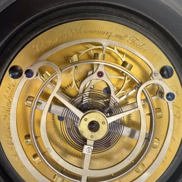 Datei:Tilmann von dem Knesebeck, Gangmodell der Federchronometerhemmung mit fliegendem Tourbillon nach Alfred Helwig, 1979 (7).jpg