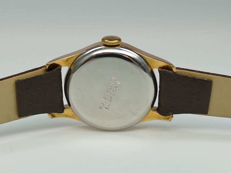 Datei:UMF Damenarmbanduhr mit UMF 29-11 F414 RS.jpg