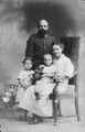 Giebel, Karl mit Familie um 1917.jpg