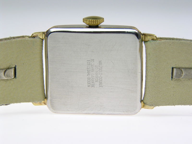 Datei:UMF Herrenarmbanduhr mit UMF 29-80 R841 RS.jpg