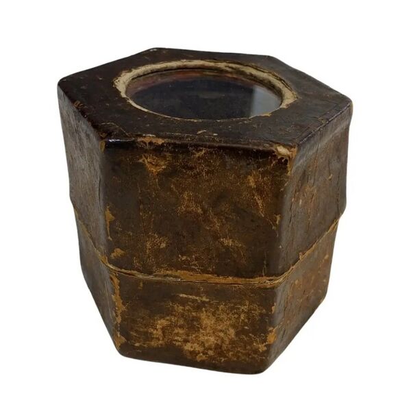 Datei:Wilhälm Köberle, hexagonale Eychstätter Horizontaltischuhr mit Viertelstundenrepetition, ca. 1700 (19).jpg