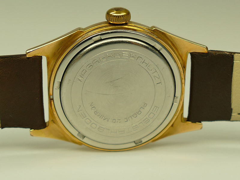 Datei:UMF Herrenarmbanduhr mit UMF 29-12 B953 RS.jpg