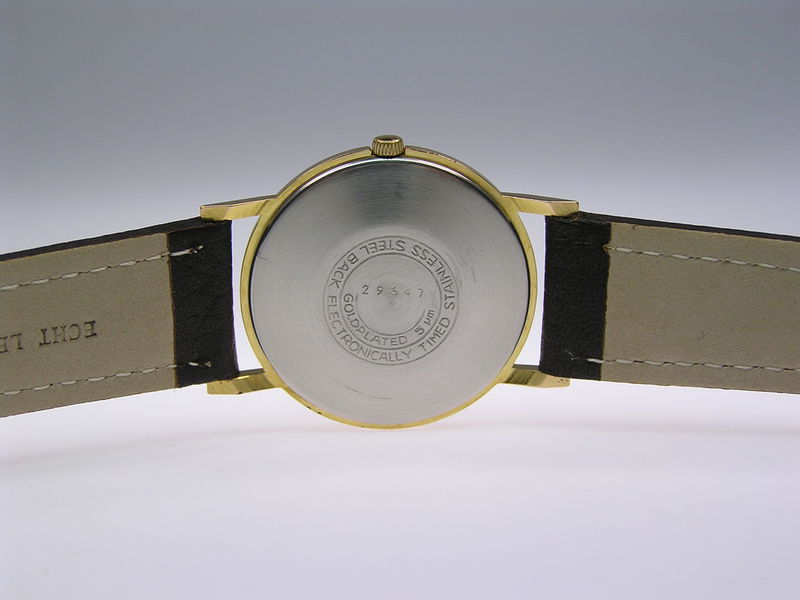 Datei:UMF Herrenarmbanduhr mit UMF 39-12 af RS.jpg