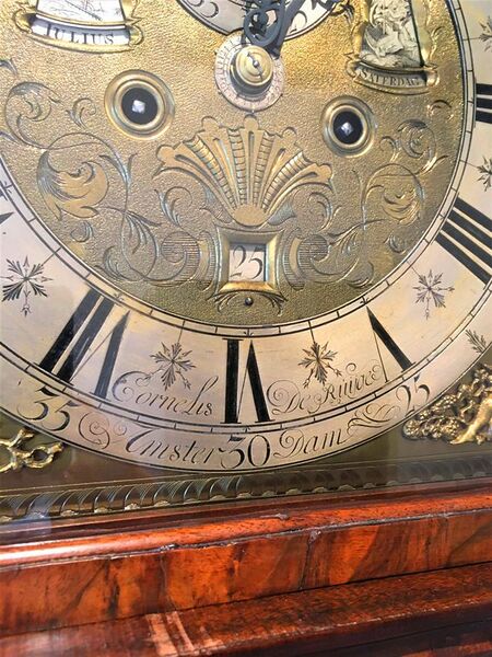 Datei:Amsterdamer Bodenstanduhr Cornelis de Ruijge ca. 1738 (04).jpg