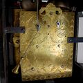 Isaac Lowndes, Bracket Clock mit Stundenselbstschlag, Schnurzug-Viertelstundenrepetition und Datum ca. 1695 (6).jpg