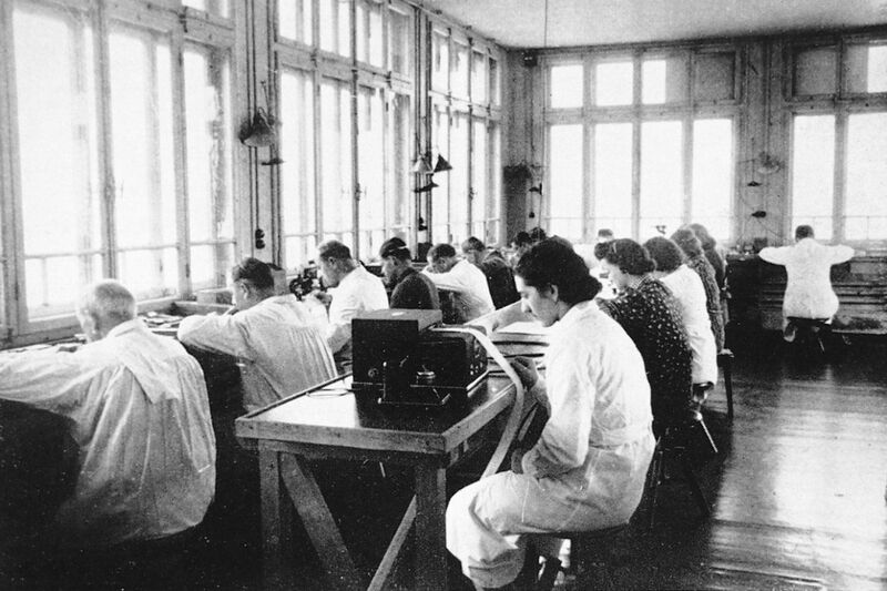 Datei:Die Terminage-Abteilung der Alpina-Uhrenfabrik Biel. Reproduktion aus der Alpina-Festschrift von 1941.jpg