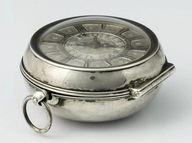 Datei:Peter Zolling Hamburg Einzeiger Silber Spindeluhr mit Alarm ca. 1690 (03).jpg