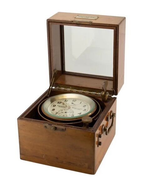 Datei:Chronometerwerke GmbH Wempe, Hamburg, Schiffschronometer No. 2330 ca. 1938 (1).jpg