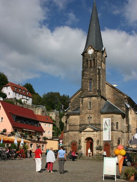 Datei:Kirche in Wehlen mit Turmuhr von C.H.Wolf.jpg