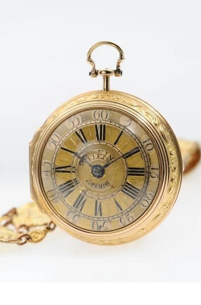 Datei:Gottfried Heins Klein, Copenhagen, Repoussé DoppelgehäuseSpindeltaschenuhr Werk Nr. 146, circa 1760 (1).jpg