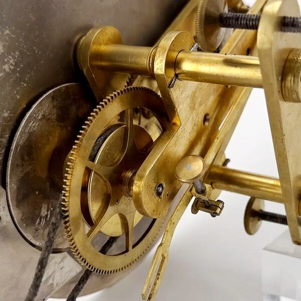 Datei:J. F. Richter in Görlitz - Johann Heinrich Seyffert in Dresden Bodenstanduhr, ca. 1800 - 1825 (08).jpg