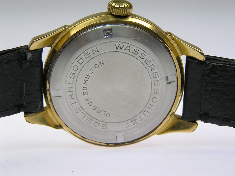 Datei:UMF Herrenarmbanduhr mit UMF 29-80 P677 RS.jpg
