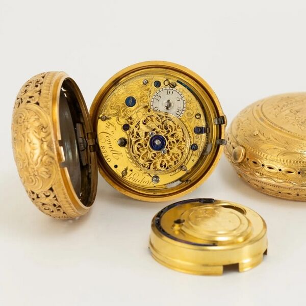 Datei:John Cowell Doppelgehäuse-Spindeltaschenuhr mit Achtelrepetition und früher Zylinderhemmung ca. 1776 (9).jpg