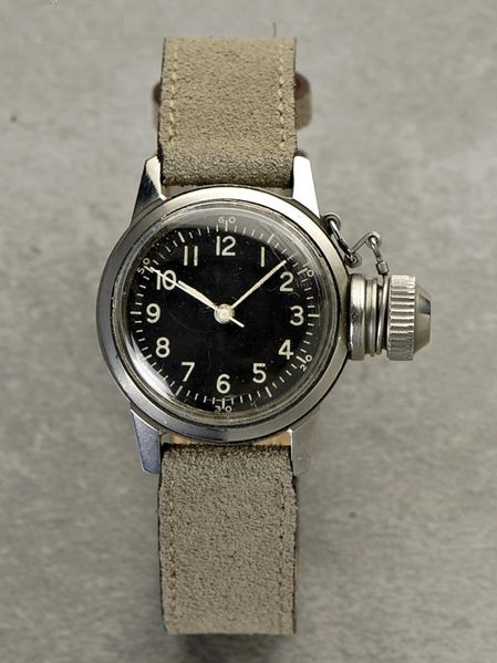 Datei:Bulova Watch Co., USA, Canteen Watch, Geh. Nr. 2237601, Cal. 10AK, circa 1940 (1).jpg