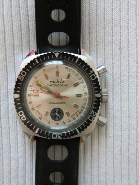 Datei:UMF Herrenarmbanduhr Chronograf mit UMF 24-35 (E).jpg