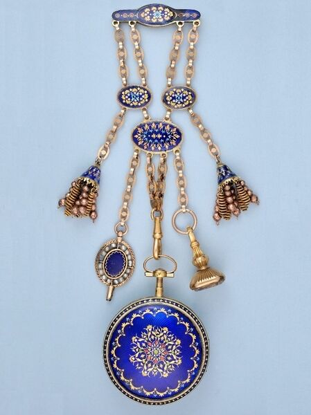 Datei:Hessen à Paris, Goldene Spindeltaschenuhr mit Chatelaine, ca. 1790 (1).jpg