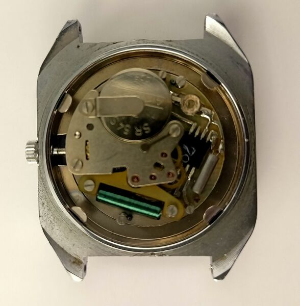 Datei:1771178770466-Ruhla Quarz Uhrwerk.jpg