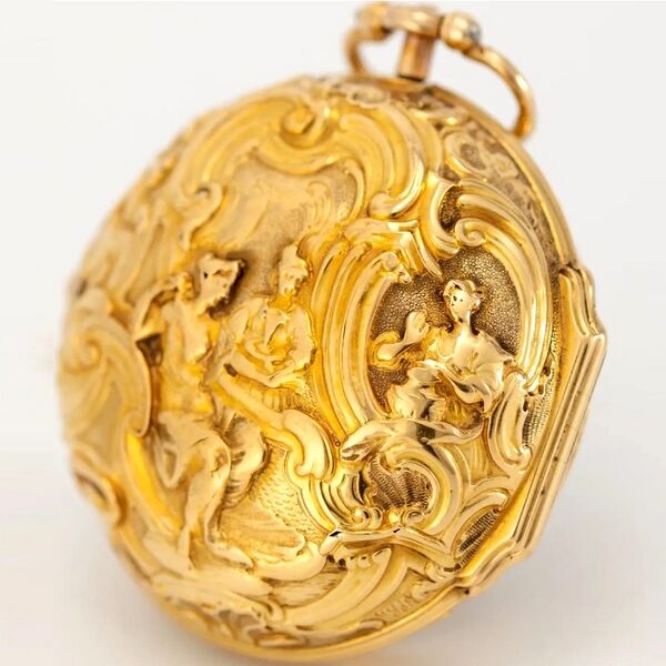 Datei:Charles Cabrier Doppelgehäuse-Spindeltaschenuhr mit Repoussé-Außengehäuse ca.1740 (03).jpg