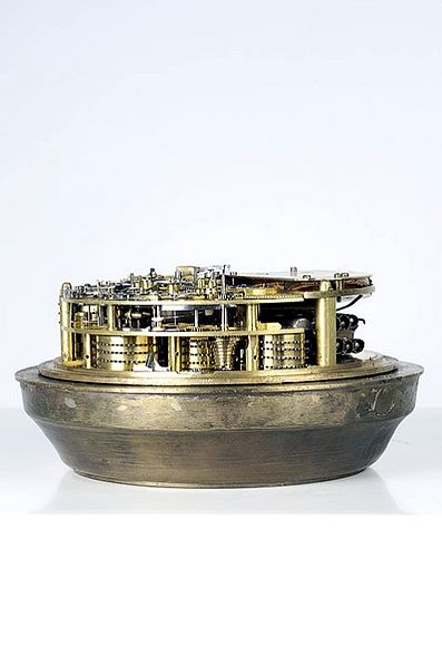 Datei:George Prior London table clock movement site a.jpg