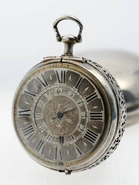 Datei:Nicolas Massy, Blois, Einzeigrige DoppelgehäuseSpindeltaschenuhr mit Wecker, circa 1710 (2).jpg