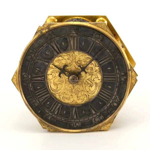 Datei:Wilhälm Köberle, hexagonale Eychstätter Horizontaltischuhr mit Viertelstundenrepetition, ca. 1700 (03).jpg