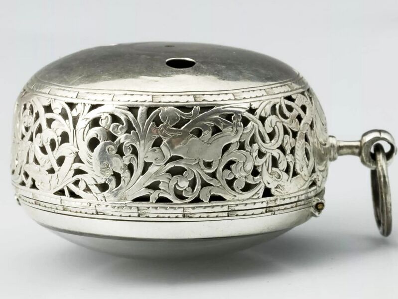 Datei:Peter Zolling Hamburg Einzeiger Silber Spindeluhr mit Alarm ca. 1690 (08).jpg