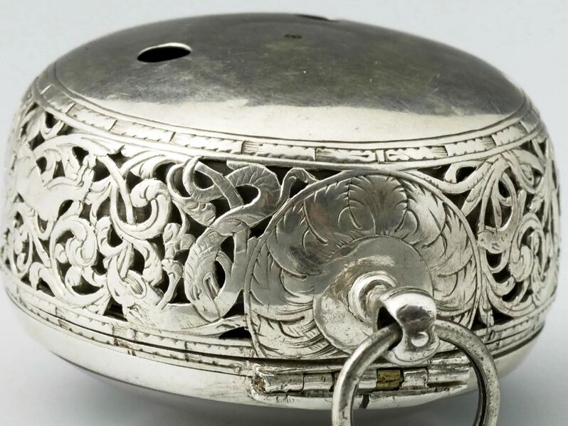 Datei:Peter Zolling Hamburg Einzeiger Silber Spindeluhr mit Alarm ca. 1690 (09).jpg