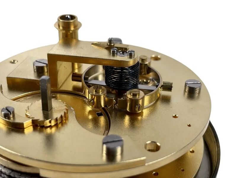 Datei:L. Leroy & Cie. Kleine Torpedo-Boots-Chronometer mit 36h Gangreserve und Holzschatulle ca 1890 (10).jpg