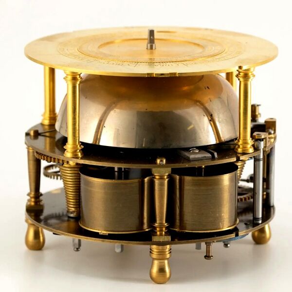 Datei:Peter Dziemba, Reproduktion einer einzeigrigen, astronomischen, runden Tischuhr 1570 - 2012 (10).jpg