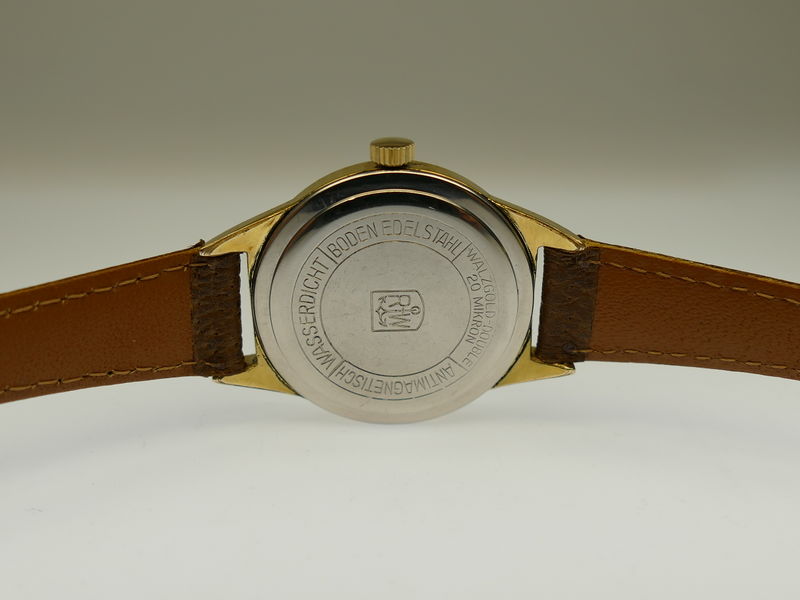 Datei:UMF Herrenarmbanduhr mit UMF 29-80 E022 RS.jpg