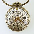 Silberne Sackuhr mit Schutzgehäuse und Tagesanzeige, Thomas Kirchheim, Mainz ca. 1710 (5).jpg